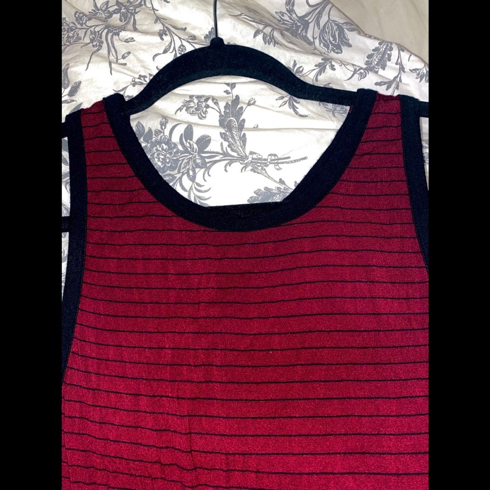 🌼🌼🌼🌼Super Soft Tank Top - Picture 3 of 4